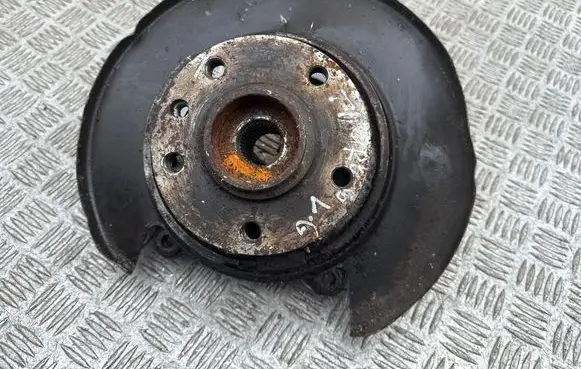 Volkswagen Touareg I Rear wheel hub spindle/knuckle 