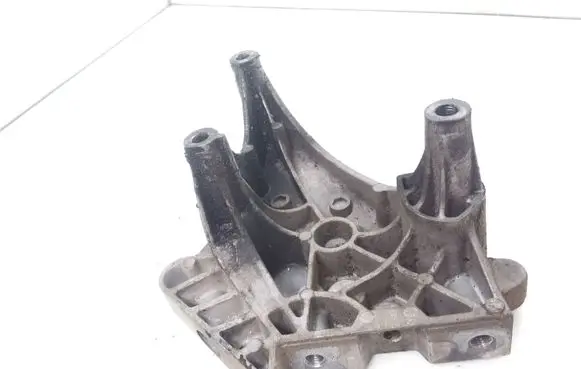 Volkswagen PASSAT B6 Engine mounting bracket 03G199207G