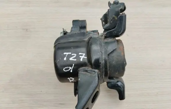 Toyota Avensis T270 Engine mount bracket 123050R020