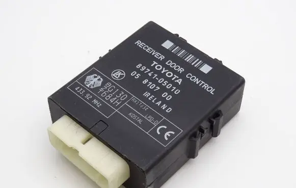 Toyota Avensis T250 Door control unit/module 8974105010 89741-05010