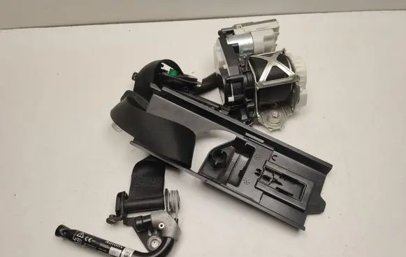 Mercedes-Benz ML W166 Front seatbelt A1668603786