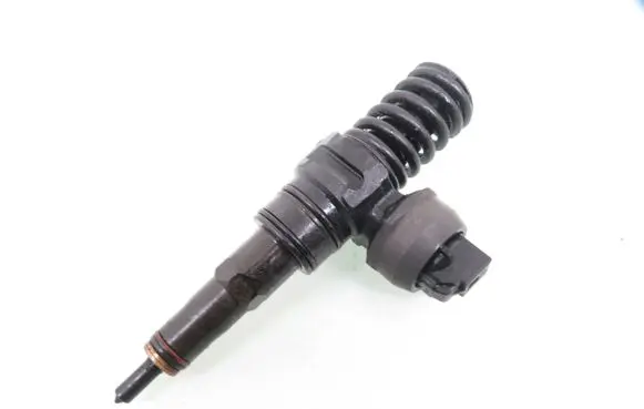 Skoda Superb B5 (3U) Fuel injector 0414720037 038130073AJ