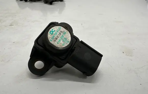 Mercedes-Benz E W211 Air pressure sensor A0061539728