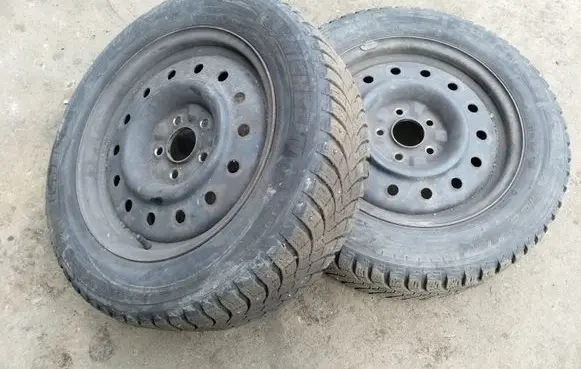 Nissan Primera R16 winter/snow tires with studs MICHELIN 20560R16