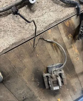 Opel Grandland X Rear brake caliper 9819059480