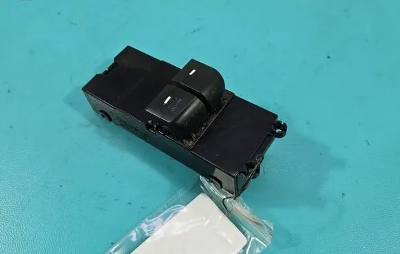 Hyundai i30 Electric window control switch 93570A6100 IMPRK1522170