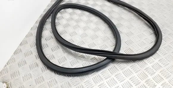 Volkswagen Jetta VI Front door rubber seal 5C6867912B
