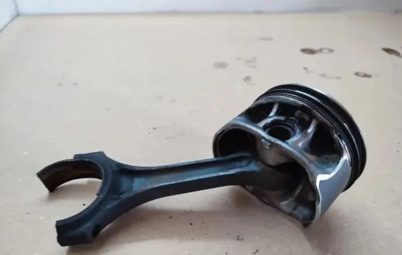 Mercedes-Benz C W205 Piston 