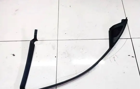 BMW 1 E81 E87 Front door glass trim molding 