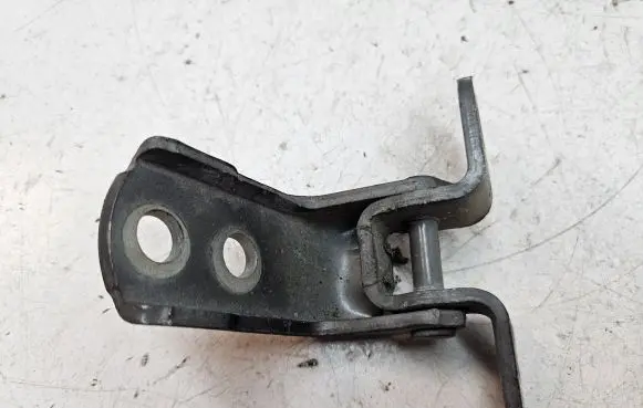 Toyota RAV 4 (XA30) Rear door upper hinge