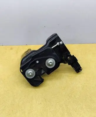 Mercedes-Benz E W212 Seat back rest lock catch A2129200176 972310