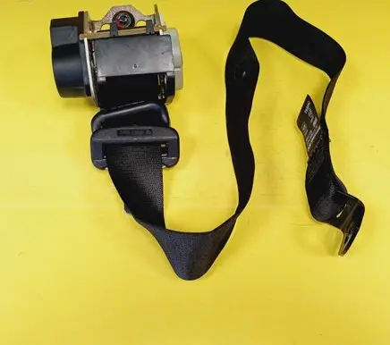 Rear seatbelt