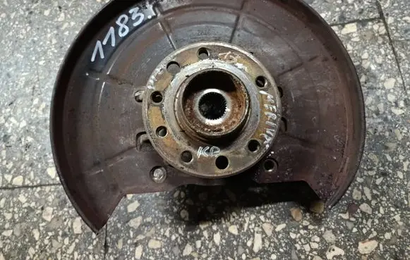 Opel Meriva B Front wheel hub