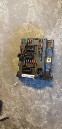 Peugeot 406 Fuse module 9646405280 22829399