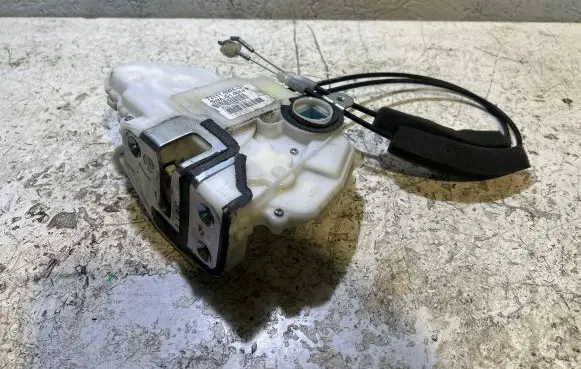 Honda CR-V Front door lock 72111SWAG1 WD31304 SWAG1RHFR