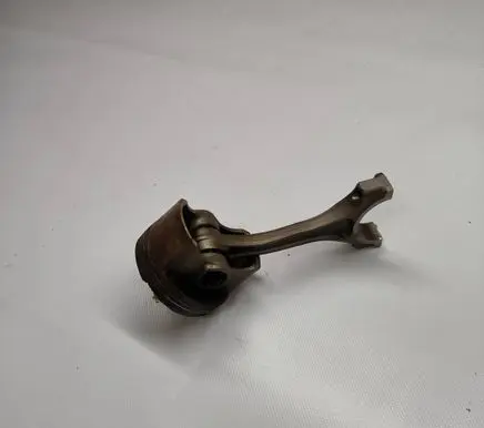 Toyota Auris 150 Piston with connecting rod