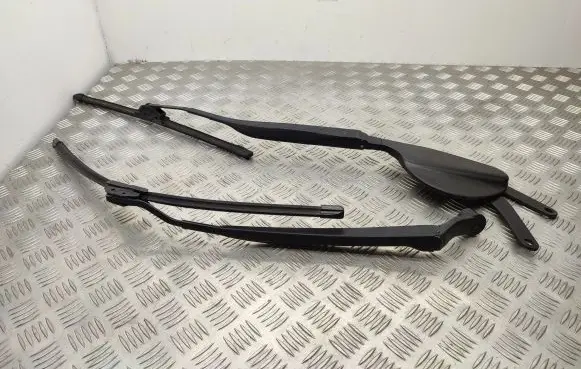 Lexus RX 330 - 350 - 400H Front wiper blade arm