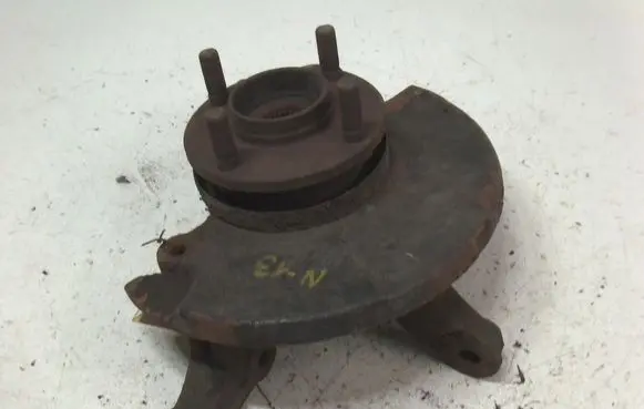 Nissan Sunny Front wheel hub spindle knuckle 