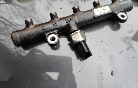 Volvo V50 Fuel main line pipe 55PP0202 0424063110