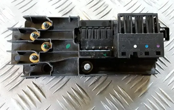 Mercedes-Benz E W211 Fuse module 013948421 013948411 E0000031