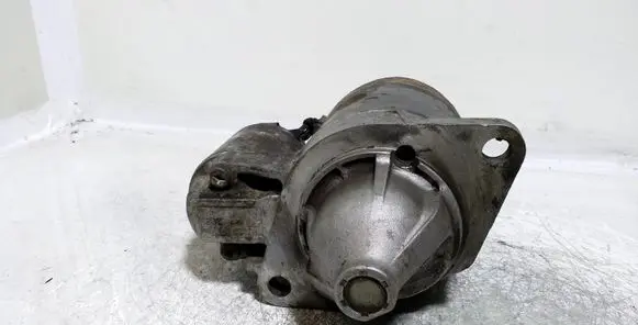 Mazda 121 Starter motor M3T33031
