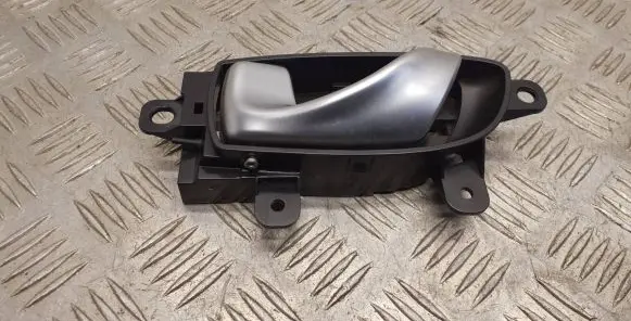 Infiniti Q70 Y51 Front door interior handle
