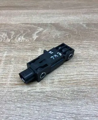 Mitsubishi Grandis Airbag deployment crash/impact sensor 8651A015