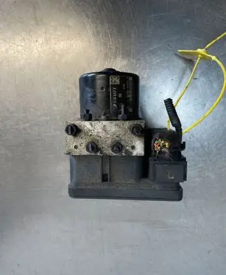 Volkswagen Golf V Master brake cylinder 