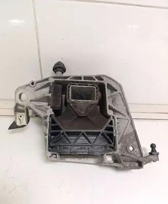 Engine mount bracket