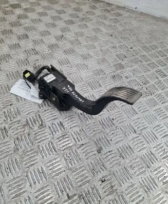 Hyundai Santa Fe Accelerator throttle pedal
