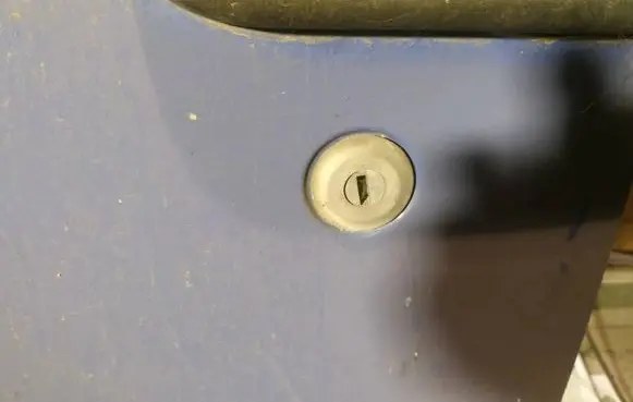 Renault Master II Front door lock (next to the handle) 