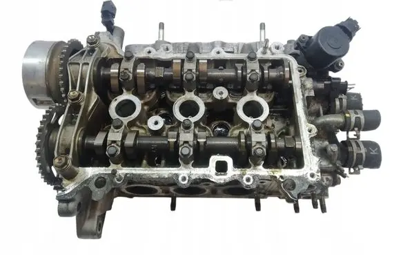 Toyota Yaris Engine head