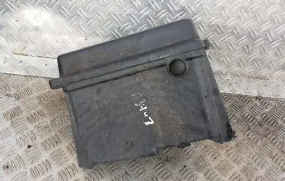 Lexus IS 200-300 Air filter box
