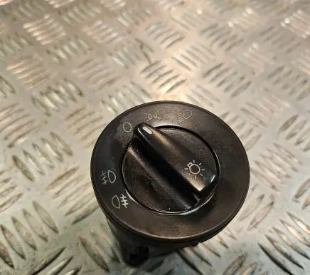 Volkswagen Golf IV Light switch 1C0941531A
