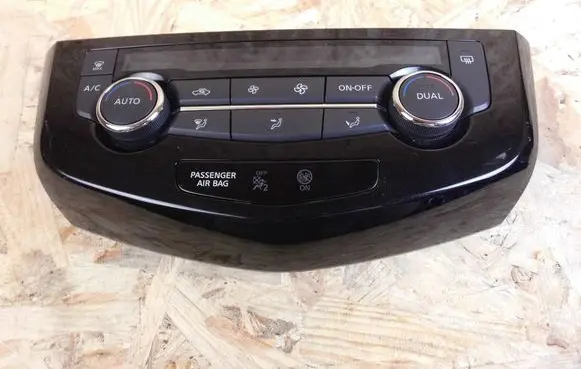 Nissan X-Trail T32 Air conditioning/heating control unit 275004EA0A