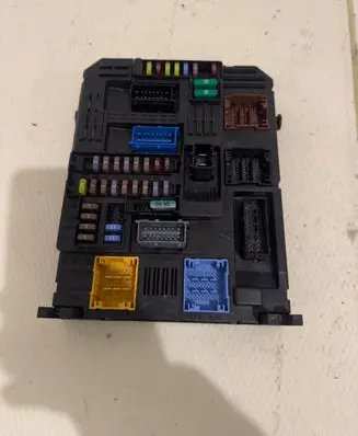 Peugeot 3008 II Fuse module 9830813080 28625187 2652145978