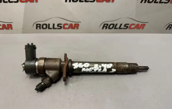 Volvo S60 Fuel injector 8658352