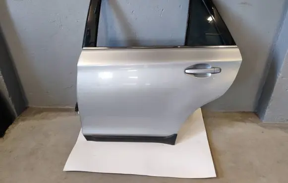 Subaru Outback (BS) Rear door
