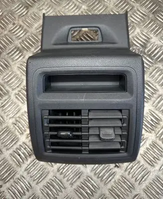 Rear air vent grill
