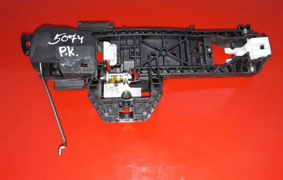 Mercedes-Benz E W212 Front door exterior handle/bracket A2047601534 A358401