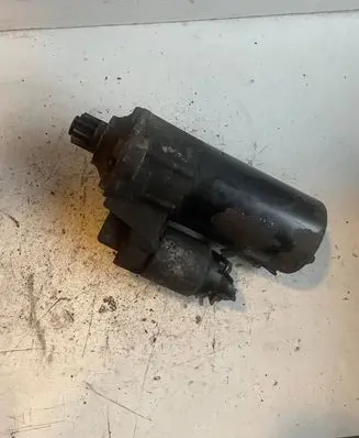 Volkswagen Golf V Starter motor 02E911023