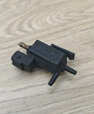Volvo XC70 Turbo solenoid valve 1275924 72224001 00T258