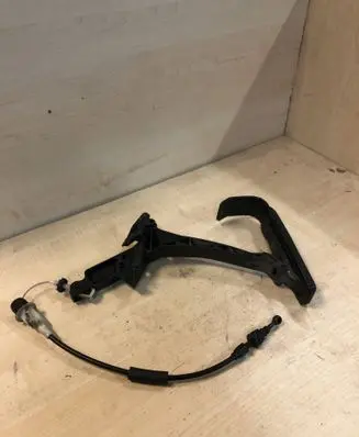 Mercedes-Benz E W210 Accelerator throttle pedal 2103010520 A2103011520