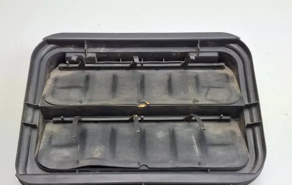 Renault Clio V Quarter panel pressure vent 7700838358