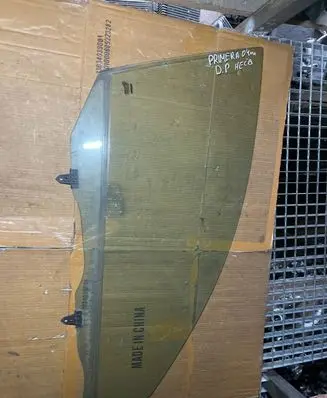 Nissan Primera Front door window glass four-door