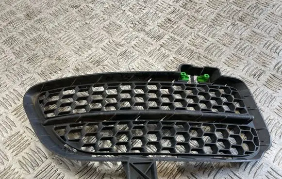 Volkswagen Touareg I Front bumper lower grill 7L6853666B