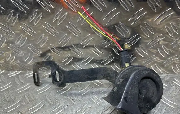 Peugeot 208 I Horn signal 703881157