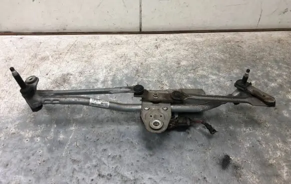 Audi Q3 8U Front wiper linkage and motor 8U1955023 8U1955119