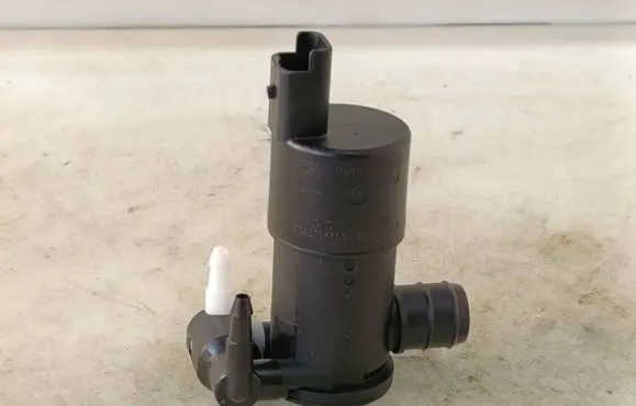 Opel Mokka B Windscreen/windshield washer pump 9825893480