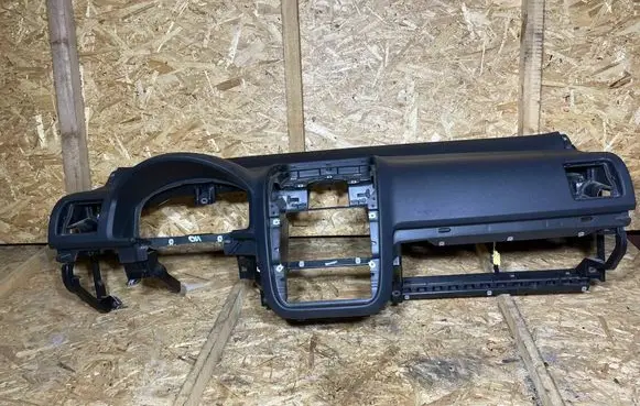 Volkswagen Golf V Dashboard 1K1858295 1K1857181A 1K1858296
